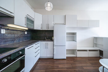 Prodej bytu 1+kk v osobním vlastnictví 29 m², Praha 10 - Horní Měcholupy