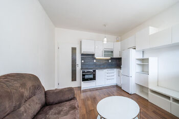 Prodej bytu 1+kk v osobním vlastnictví 29 m², Praha 10 - Horní Měcholupy