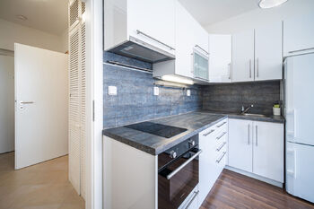 Prodej bytu 1+kk v osobním vlastnictví 29 m², Praha 10 - Horní Měcholupy