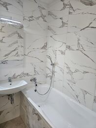 k dispozici je vana - Pronájem bytu 2+kk v osobním vlastnictví 45 m², Praha 5 - Stodůlky