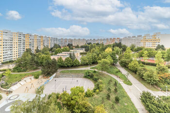 v blízkosti je ZŠ, MŠ a dětská hřiště - Pronájem bytu 2+kk v osobním vlastnictví 45 m², Praha 5 - Stodůlky