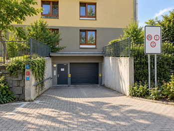 vjezd do garáže - Pronájem bytu 2+kk v osobním vlastnictví 48 m², Praha 5 - Zličín
