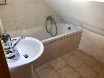 Koupelna - Pronájem bytu 1+kk v osobním vlastnictví 40 m², Třešť