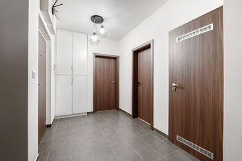 Prodej bytu 2+kk v osobním vlastnictví 65 m², Praha 4 - Modřany