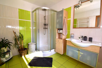 horní koupelna - Prodej domu 222 m², Oslov