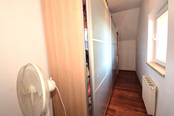 šatna - Prodej domu 222 m², Oslov