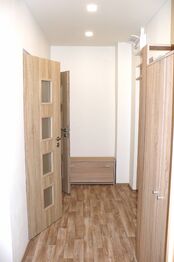 Předsíň - Pronájem bytu 1+1 v osobním vlastnictví 43 m², Kladno