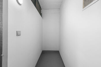 Nový sklep po rekonstrukci pro uložení věcí - Prodej bytu 3+kk v osobním vlastnictví 70 m², Praha 9 - Vysočany