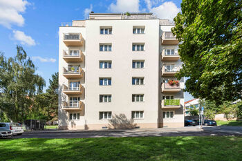 Pohled na venkovní dům - Prodej bytu 3+kk v osobním vlastnictví 70 m², Praha 9 - Vysočany