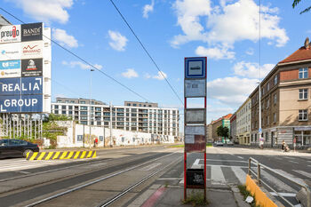 MHD v pěší vzdálenosti od bytu  - Prodej bytu 3+kk v osobním vlastnictví 70 m², Praha 9 - Vysočany