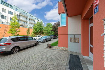 Prodej bytu 1+kk v osobním vlastnictví 32 m², Praha 10 - Záběhlice