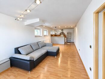 Obývací pokoj - Pronájem domu 93 m², České Budějovice