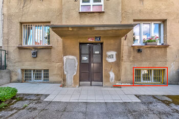 Vstup do domu - Prodej bytu 2+kk v osobním vlastnictví 38 m², Praha 4 - Podolí