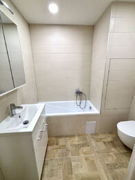 koupelna s WC - Pronájem bytu 3+1 v osobním vlastnictví 68 m², Pardubice