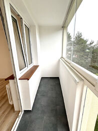 lodžie  - Pronájem bytu 3+1 v osobním vlastnictví 68 m², Pardubice