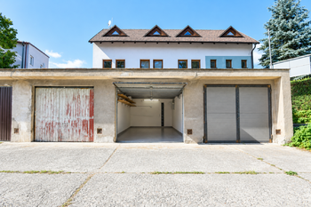 Pronájem garáže 23 m², Hradec Králové