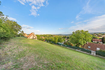 Prodej pozemku 650 m², Vonoklasy