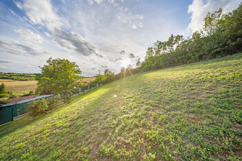 Prodej pozemku 650 m², Vonoklasy
