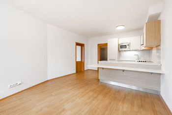 Pronájem bytu 2+kk v osobním vlastnictví 49 m², Praha 10 - Strašnice