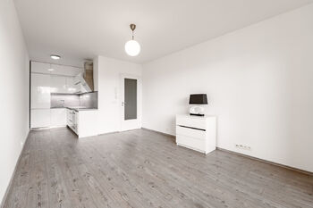Obývací pokoj + kk - Pronájem bytu 2+kk v osobním vlastnictví 51 m², Kladno