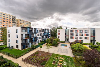 Výhled z terasy - Pronájem bytu 2+kk v osobním vlastnictví 51 m², Kladno