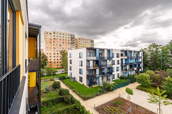 Výhled z terasy 2 - Pronájem bytu 2+kk v osobním vlastnictví 51 m², Kladno