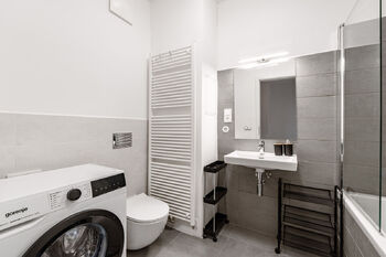 Koupelna - Pronájem bytu 2+kk v osobním vlastnictví 51 m², Kladno