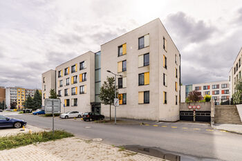 Dům - Pronájem bytu 2+kk v osobním vlastnictví 51 m², Kladno