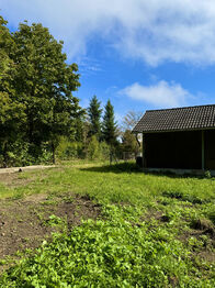 Pohled na příchod na zahradu - Pronájem pozemku 750 m², Lipová
