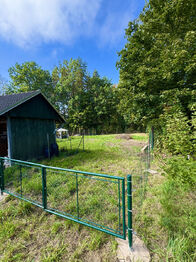 Pohled od brány  - Pronájem pozemku 750 m², Lipová 