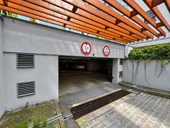 Prodej garážového stání 1043 m², Praha 4 - Libuš
