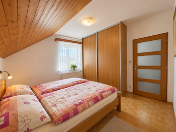 ložnice 2.NP - Prodej domu 304 m², Srubec