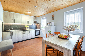 Kuchyně. - Pronájem domu 73 m², Rodvínov