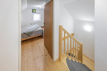 Vstup do patra. - Pronájem chaty / chalupy 73 m², Rodvínov