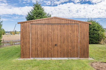 Plechová garáž (elektrifikovaná). - Pronájem chaty / chalupy 73 m², Rodvínov