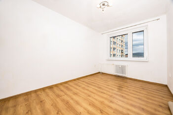 Pokoj - Prodej bytu 3+1 v osobním vlastnictví 76 m², Ústí nad Labem