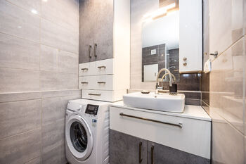 Koupelna s místem pro pračku - Prodej bytu 3+1 v osobním vlastnictví 76 m², Ústí nad Labem