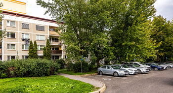 Zeleň před domem - Prodej bytu 3+1 v osobním vlastnictví 76 m², Ústí nad Labem