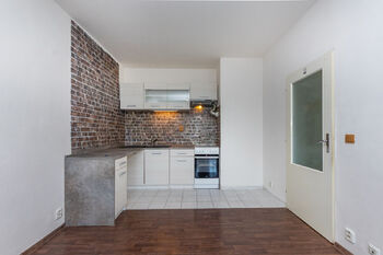 Kuchyňský kout - Prodej bytu 2+kk v osobním vlastnictví 42 m², Praha 9 - Kyje 