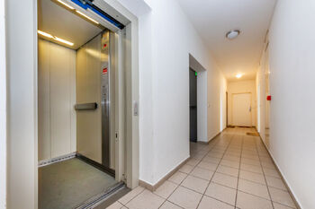 Výtah - Prodej bytu 2+kk v osobním vlastnictví 42 m², Praha 9 - Kyje