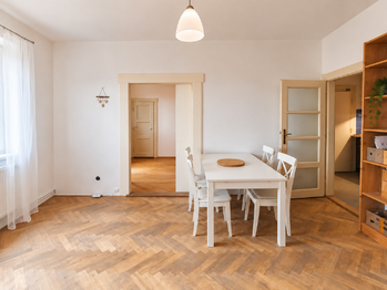 obývací pokoj pohled k ložnici - Pronájem bytu 2+1 v osobním vlastnictví 40 m², Praha 4 - Nusle