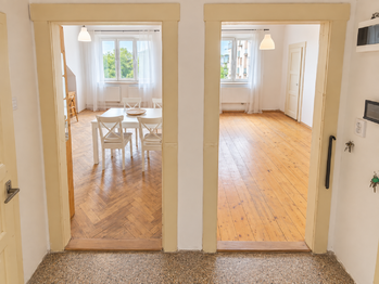 pohled z kuchyně - Pronájem bytu 2+1 v osobním vlastnictví 40 m², Praha 4 - Nusle