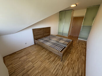 Prodej bytu 3+kk v osobním vlastnictví 74 m², Šestajovice