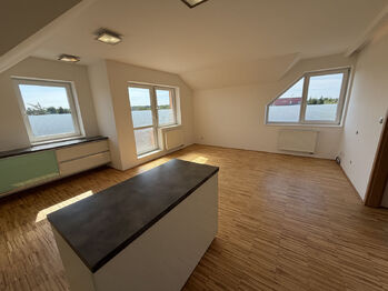 Prodej bytu 3+kk v osobním vlastnictví 74 m², Šestajovice