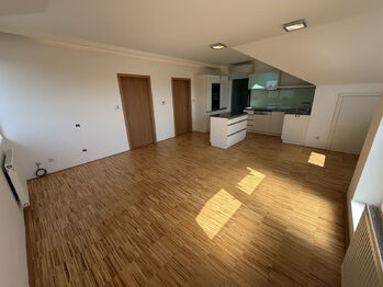Prodej bytu 3+kk v osobním vlastnictví 74 m², Šestajovice