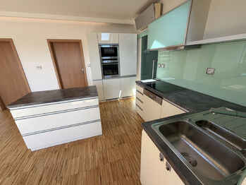 Prodej bytu 3+kk v osobním vlastnictví 74 m², Šestajovice