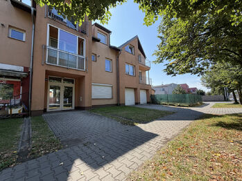 Prodej bytu 3+kk v osobním vlastnictví 74 m², Šestajovice