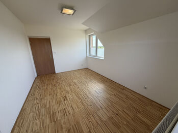 Prodej bytu 3+kk v osobním vlastnictví 74 m², Šestajovice