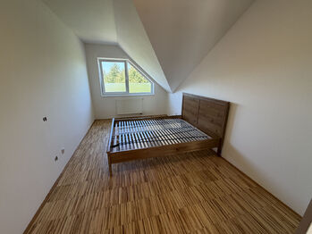 Prodej bytu 3+kk v osobním vlastnictví 74 m², Šestajovice