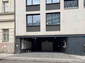 Pronájem garážového stání, Praha 5 - Smíchov